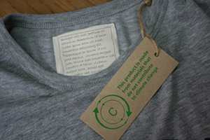 The green carbon symbol lets you know that the cotton in a t-shirt does not contribute to climate change.